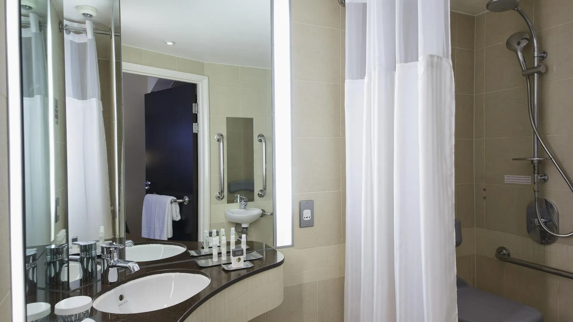 Doubletree By Hilton London Heathrow Airport Hotel Hounslow